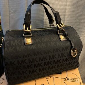 Micheal Kors hand bag